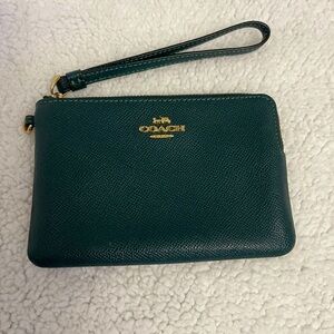 Coach Boxed Corner Zip Leather Forest Green Wristlet